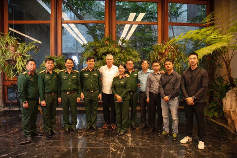En este momento estás viendo Recibe presidente de Cuba delegación del Ejército Popular de Vietnam