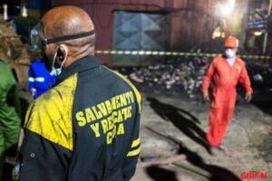 Lee más sobre el artículo Prosiguen labores de búsqueda tras derrumbe en el área de la chimenea de la CTE Antonio Guiteras