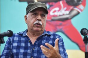 Lee más sobre el artículo Fotografía y poesía conviven en el libro de Roberto Chile