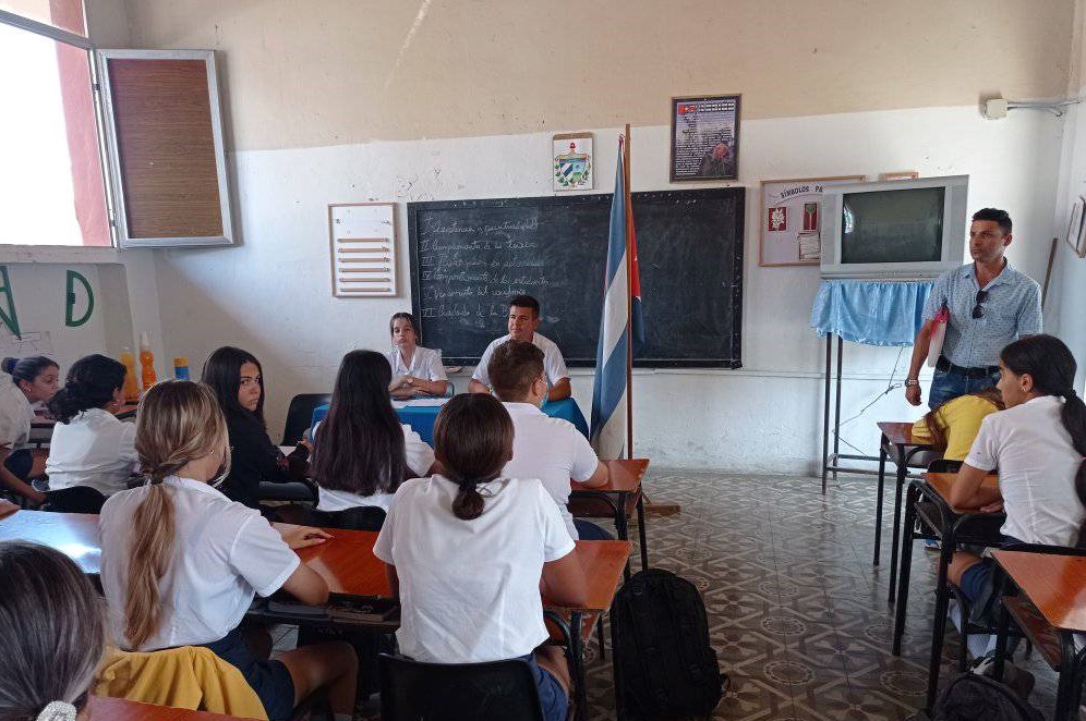 Lee más sobre el artículo Prosigue proceso de continuidad de estudios para los alumnos avileños de noveno grado