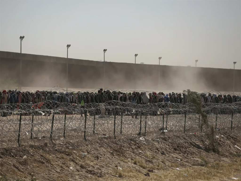 En este momento estás viendo Dramáticas últimas horas del título 42 en frontera EEUU-México (+Fotos)