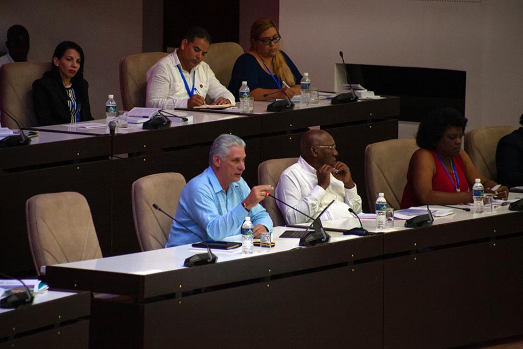 En este momento estás viendo Economía en Cuba centró debates en Pleno del Partido y Parlamento