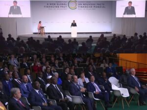 Lee más sobre el artículo Cumbre de París subraya urgencia de reformar arquitectura financiera