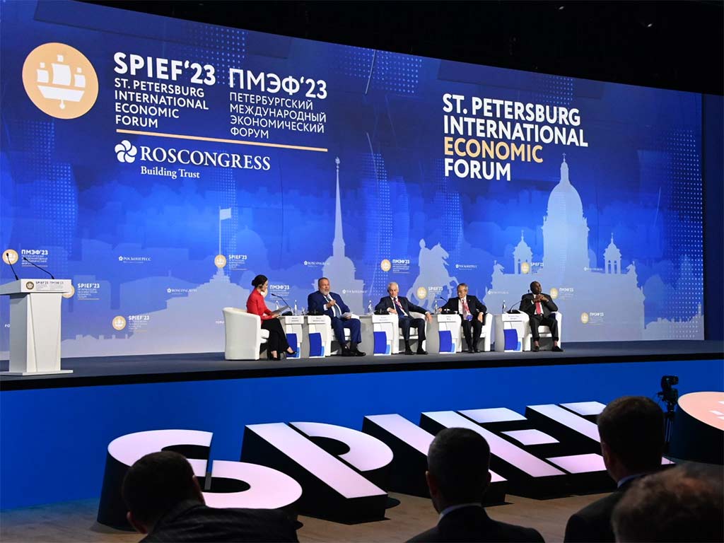 En este momento estás viendo Prosigue delegación cubana actividades en Foro de San Petersburgo