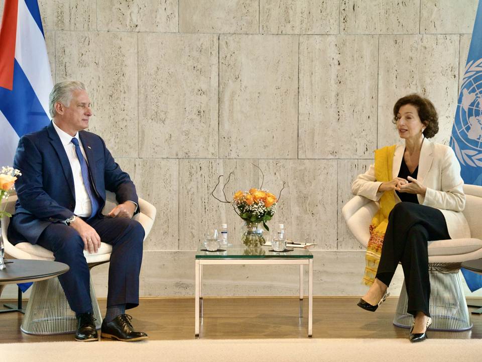 En este momento estás viendo Unesco y Cuba estrechan lazos con encuentro Azoulay-Díaz-Canel