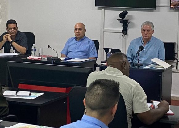 En este momento estás viendo Presidente cubano evalúa en Camagüey acciones de recuperación tras intensas lluvias