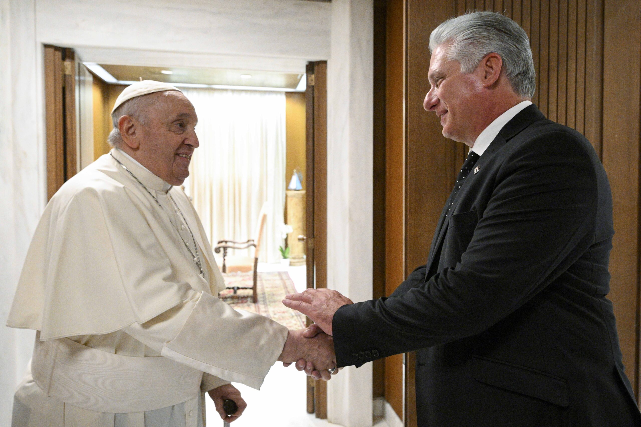 Lee más sobre el artículo Sostiene Díaz-Canel encuentro con el Papa Francisco