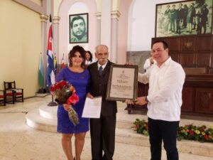 Lee más sobre el artículo Entregan a doctor Jorge González condición académica de Doctor Honoris Causa en Ciencias Médica