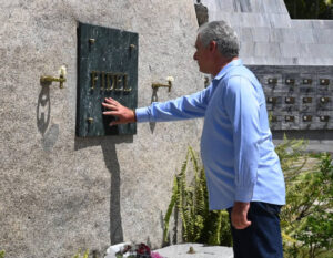 Lee más sobre el artículo Rindió homenaje Díaz-Canel a héroes y mártires de la Patria