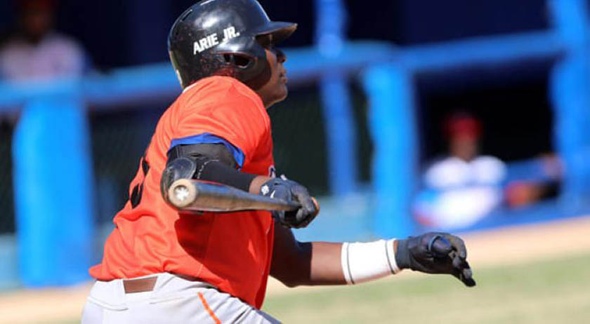 Lee más sobre el artículo Béisbol: Cocodrilos dejan tendidos a Leñadores en el pantano
