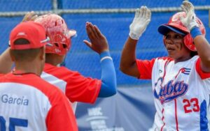 Lee más sobre el artículo Cubanas debutan con éxito en Mundial de Softbol