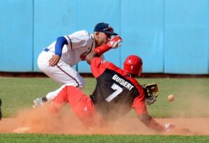 Lee más sobre el artículo Avispas regresan a semifinales en beisbol cubano