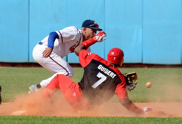 En este momento estás viendo Avispas regresan a semifinales en beisbol cubano