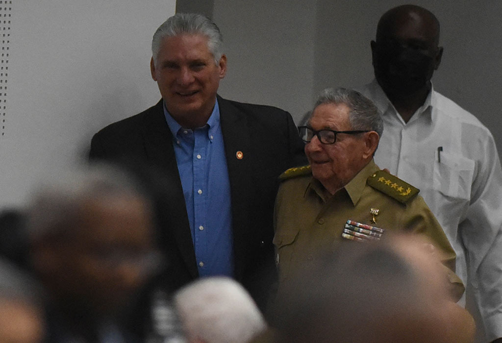 En este momento estás viendo Raúl Castro y Díaz-Canel en cierre de debates del parlamento cubano