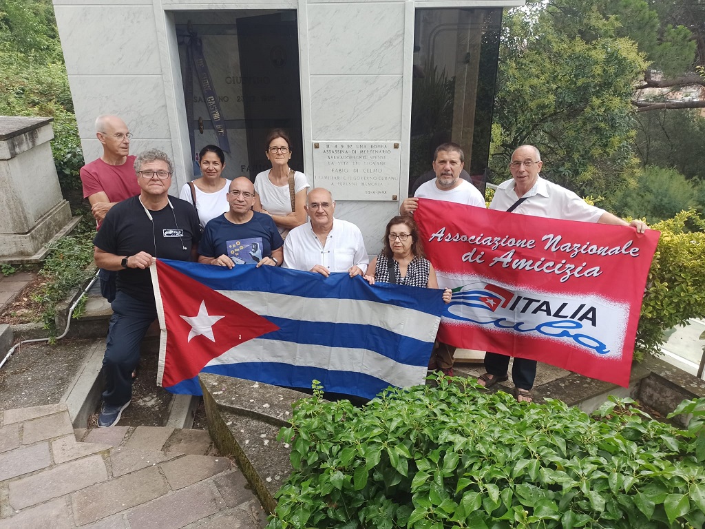 En este momento estás viendo Concluyó en Italia fiesta nacional de asociación solidaria con Cuba (+ Fotos)