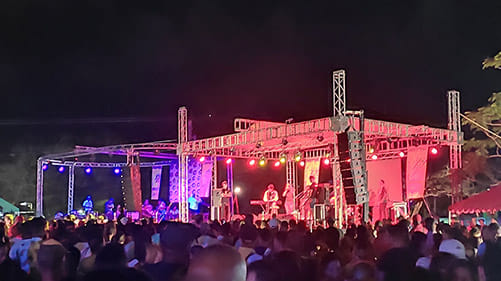 En este momento estás viendo Morón vestido de fiesta por el 26 de Julio