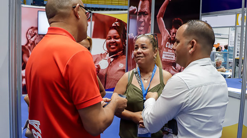 En este momento estás viendo Presentan variedad de bienes y servicios en Feria del Deporte (+Fotos)