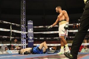 Lee más sobre el artículo Cubano Lázaro Álvarez sigue invicto en boxeo profesional