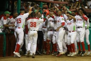 Lee más sobre el artículo Las Tunas gana primer juego en final del beisbol cubano