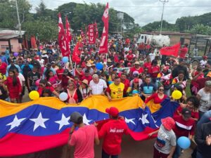 Lee más sobre el artículo Venezolanos movilizados en defensa de la Revolución bolivariana (+Fotos)