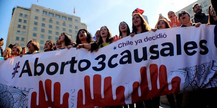 En este momento estás viendo Ultraderecha chilena amenaza con derogar el aborto, mujeres protestan