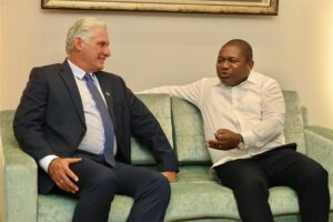 Lee más sobre el artículo Presidente de Cuba se despide de Mozambique y parte a Namibia