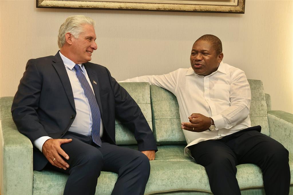 En este momento estás viendo Presidente de Cuba se despide de Mozambique y parte a Namibia