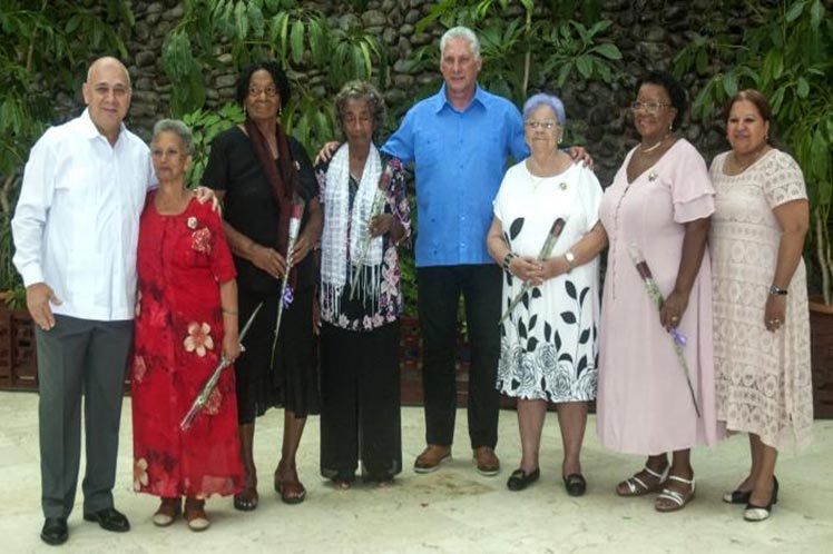 En este momento estás viendo Participó presidente de Cuba en homenaje a mujeres destacadas