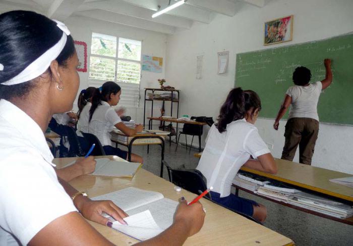 En este momento estás viendo Prevén recuperar más docentes en nuevo curso escolar