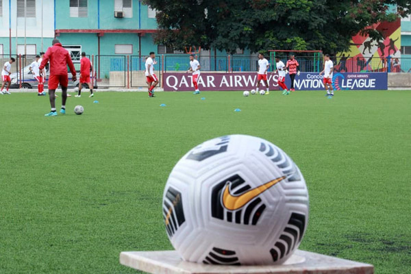 En este momento estás viendo Absoluta de fútbol lista para compromiso ante Surinam