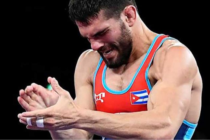 En este momento estás viendo Orta reina en Mundial de Luchas y se anota en París 2024