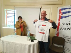 Lee más sobre el artículo Cubanos en Chile acuerdan mantener la lucha contra el bloqueo (+Fotos)