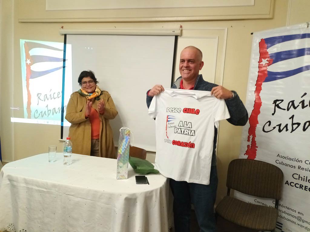 En este momento estás viendo Cubanos en Chile acuerdan mantener la lucha contra el bloqueo (+Fotos)