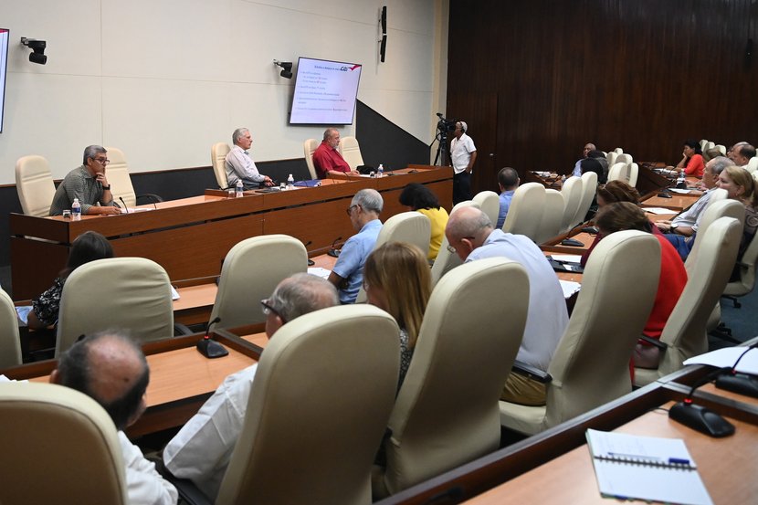 En este momento estás viendo Trabajan científicos cubanos en más de un centenar de ensayos clínicos