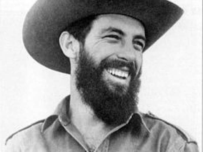 En este momento estás viendo Cuba recuerda a Camilo Cienfuegos a 64 años de su desaparición física