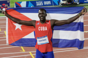 Lee más sobre el artículo Saltos de oro para Cuba en atletismo de Santiago 2023