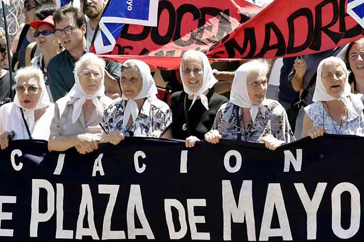 En este momento estás viendo Mothers of Plaza de Mayo to hold 2,380th march in Argentina