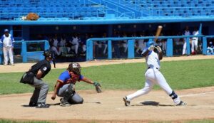 Lee más sobre el artículo Leones and Gallos share top spot in Elite Baseball League