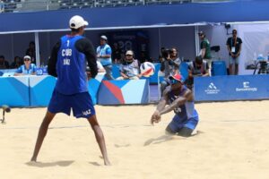 Lee más sobre el artículo Cubanos se preparan para últimos eventos de voleibol de playa