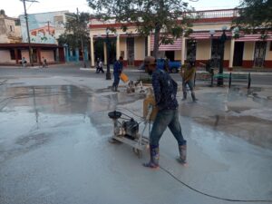 Lee más sobre el artículo En la capital avileña reparan su principal parque