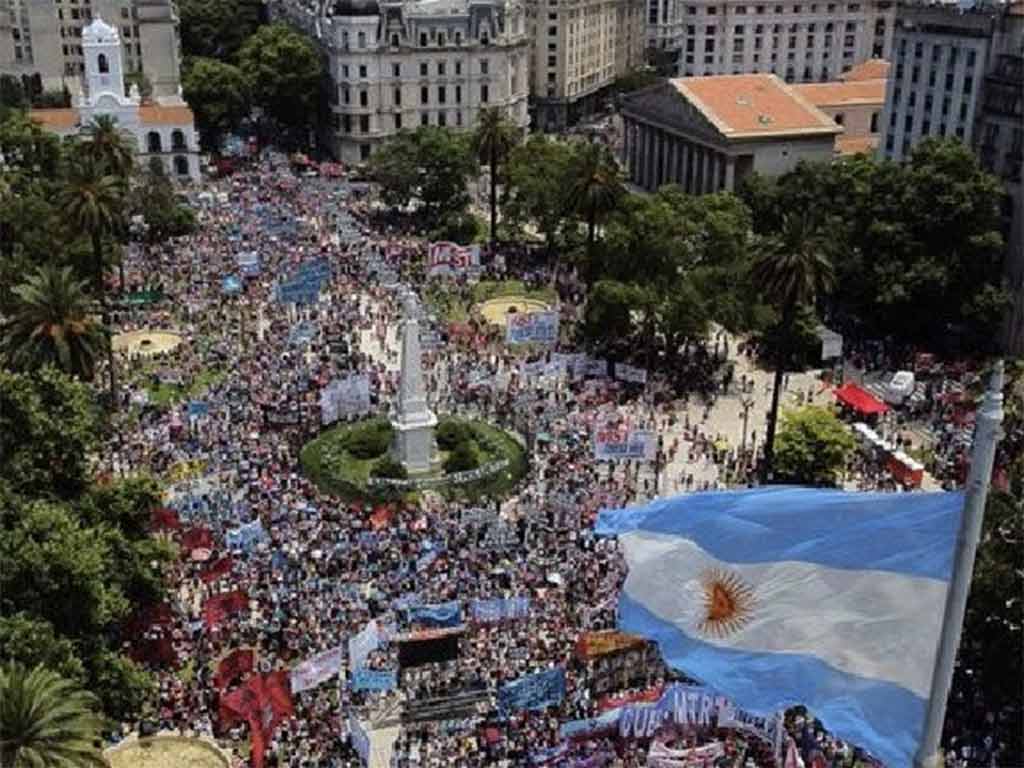 En este momento estás viendo Denuncian en Argentina plan de ajuste y medidas antiprotestas