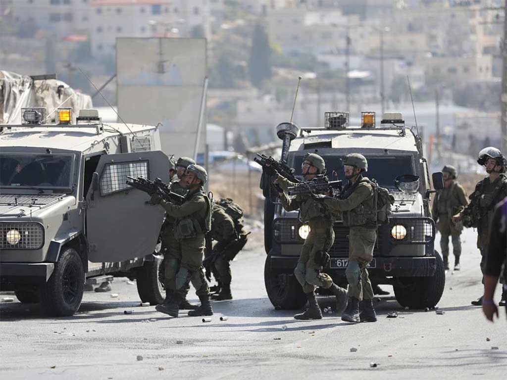 En este momento estás viendo Israeli army stormed several West Bank towns and villages