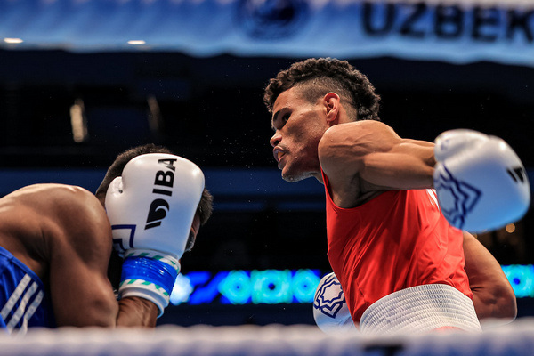 Lee más sobre el artículo Cubano Álvarez mantiene invicto en boxeo profesional