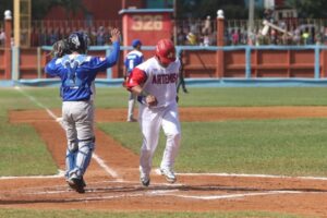 Lee más sobre el artículo Artemisa e Industriales sellan por lluvias en Liga Élite del Beisbol