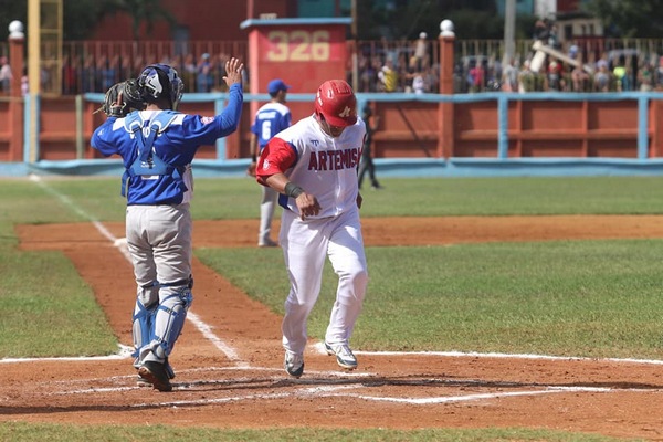 En este momento estás viendo Artemisa e Industriales sellan por lluvias en Liga Élite del Beisbol