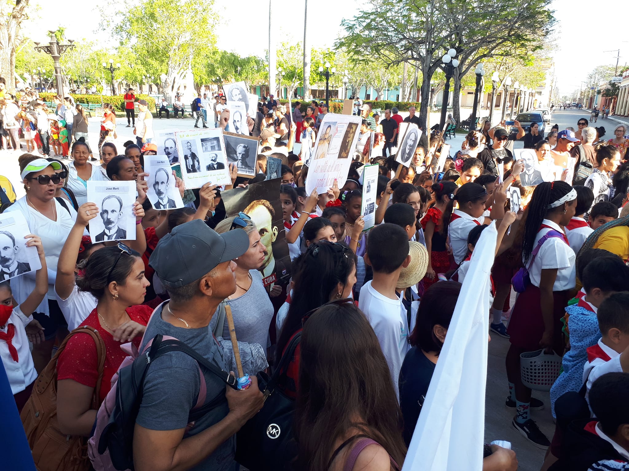 Lee más sobre el artículo Rinden homenaje a Martí pioneros de Ciego de Ávila