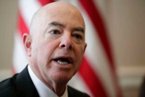 Lee más sobre el artículo Immigration on agenda, Mayorkas travels to southern U.S. border
