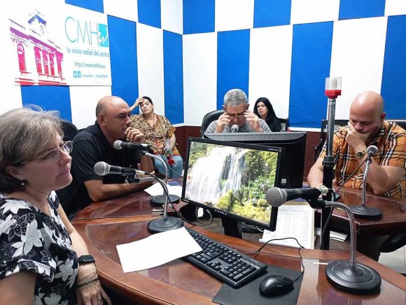 En este momento estás viendo Felicitó Díaz-Canel al programa radial Alta Tensión en su aniversario 30