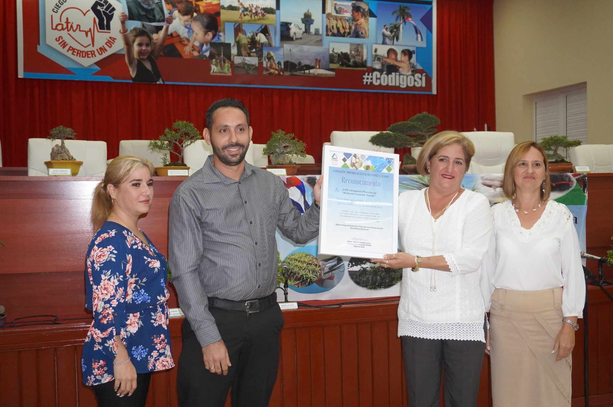 En este momento estás viendo Recibe hospital avileño Reconocimiento por su labor investigativa