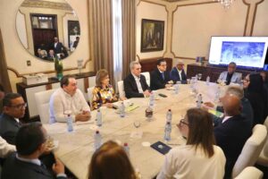 Lee más sobre el artículo Presidente dominicano analizará demandas del Colegio Médico